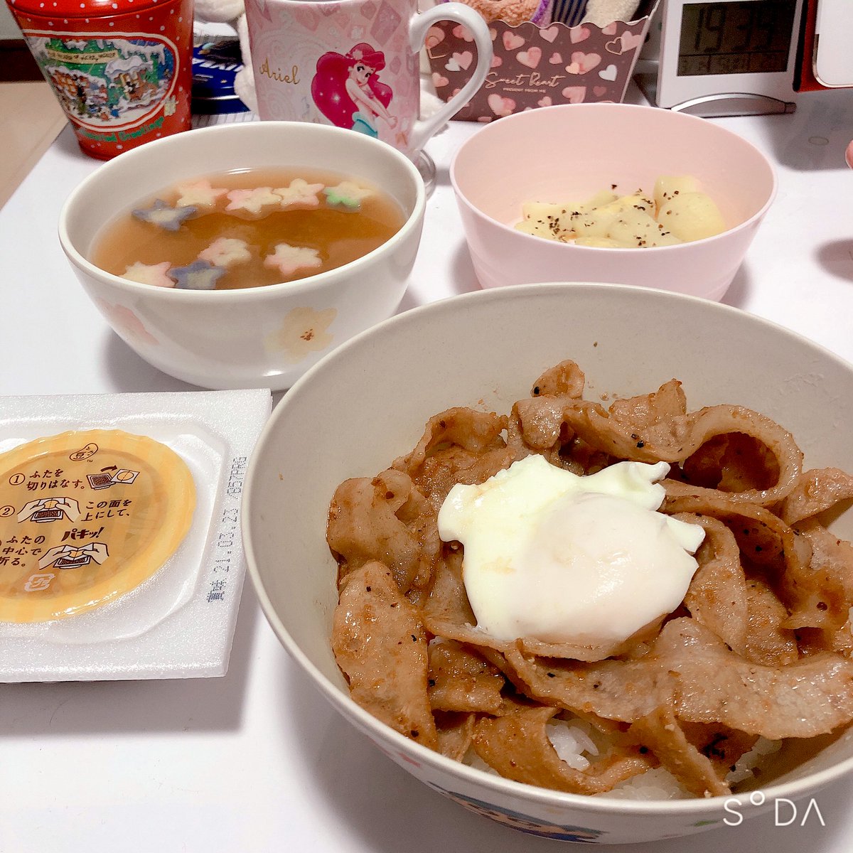 さり お料理中心垢 昨日の 夜ごはん 豚丼 お味噌汁 納豆 じゃがバター 温泉卵はいつもマグカップにお水と卵 を入れてレンチンで作るんだけど 今回大失敗 レンジの中でボンッ 大爆発 大失敗 卵爆発 おうちごはん