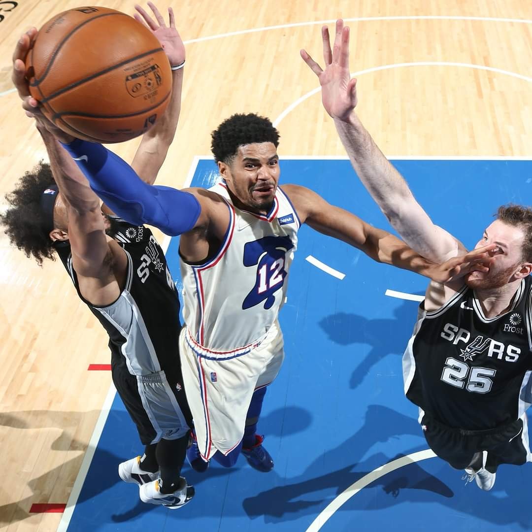 The Philadelphia 76ers (27-12) DESTROYED the San Antonio Spurs (19-16) by a score of 134-99.

T. Harris: 23 Pts | 9 Reb | 7 Ast | 2 Stl
S. Curry: 21 Pts | 4 Reb | 4 Ast
D. Green: 16 Pts | 5 Reb | 2 Blk
F. Korkmaz: 16 Pts | 2 Ast https://t.co/BFAHCoKtNk
