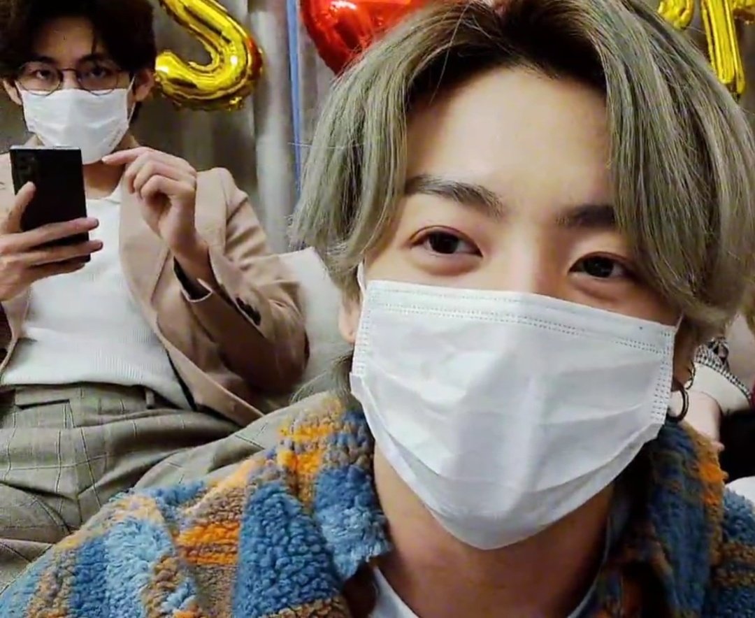 flirtaeguk's tweet photo. when you're lowkey trying to send hearts to crush and he caught you, https://t.co/7TKwwmJWv6