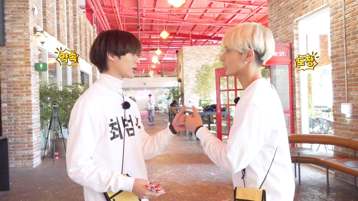 gyvuitton's tweet photo. "hyung will take         "you like me too
   care of you"                much, hyung" https://t.co/tKRDsb06Wc