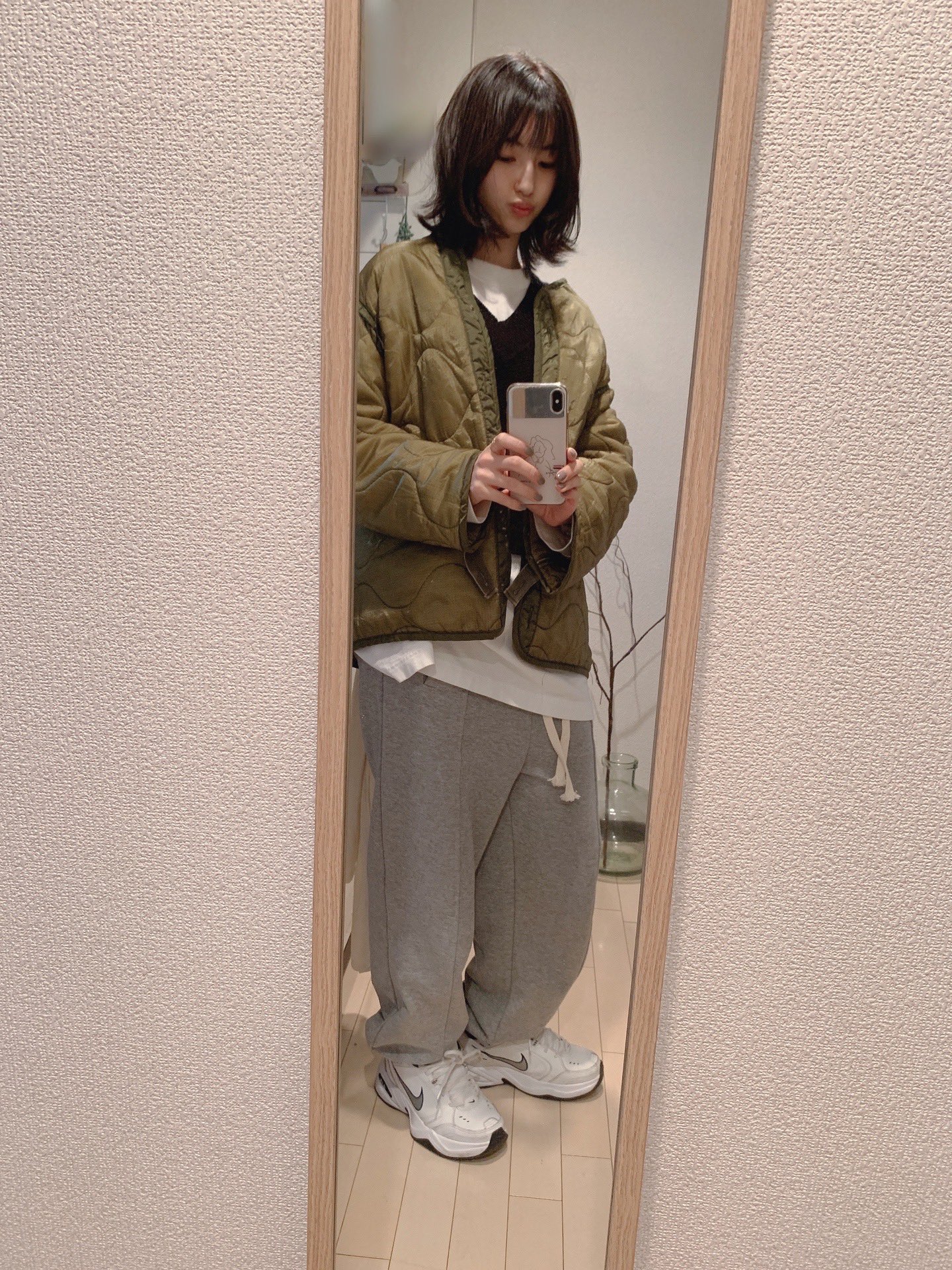 井上小百合 ストレートでストンと下ろすこともできるし 段がついてるのでちょっと巻けばウルフっぽくもなる 果てしなくラフな服装が大好きなので 私服に合わせやすくなりました𓏲𓏲𓏲 T Co Vwnrlrbbni Twitter