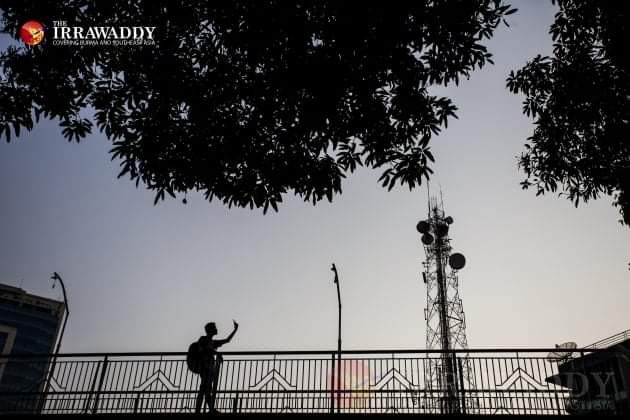 2021Pyaegyi's tweet photo. @YourAnonCentral Mobile internet is being cut off all over the country, including Yangon
Yangon In some townships, including Hlaing Tharyar,including Rangoon, after carrying out terrorist attacks yesterday.SomeWi-Fi internetlinesarestillavailable.

   #WhatHappeningInMyanmar
   #RejectMilitryCoup https://t.co/HPgSxWorCV