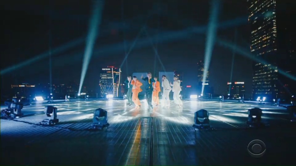 BTSPressData's tweet photo. “@BTS_twt graced the Grammys with an electrifying &amp; visually breathtaking performance of “Dynamite.” They recreated the Los Angeles set from Seoul! It was truly one of the best &amp; most highly-anticipated performances of the night.”

#LightItUpBTS #SetTheNightAlightBTS https://t.co/tq23QRvvVZ