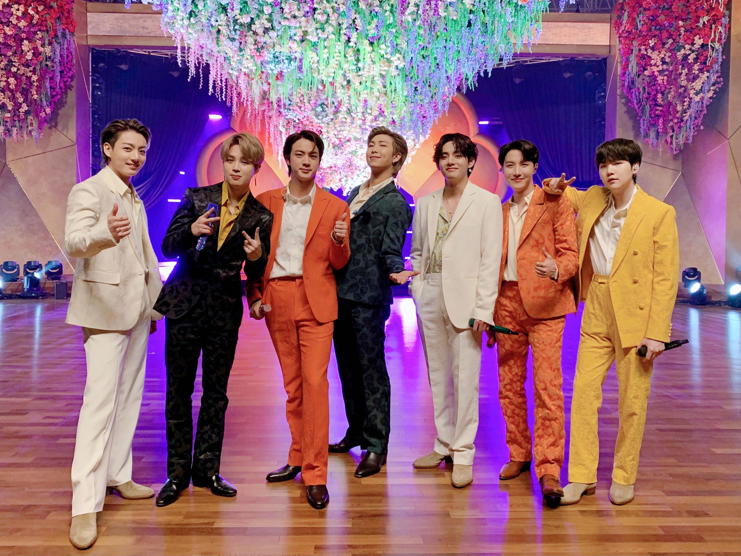 พบกับ BTS ผู้เข้าชิงรางวัล GRAMMY ครั้งแรก CANDYCLOVER