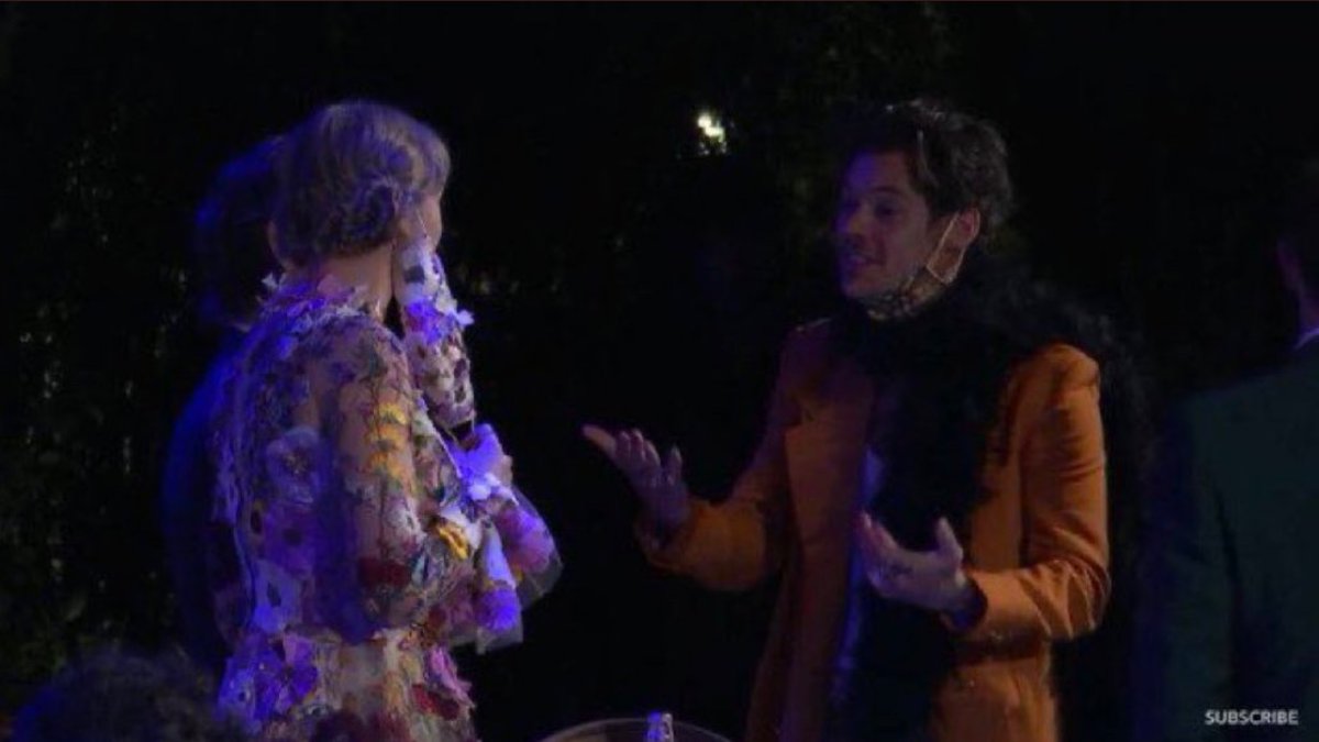 ptnceharry's tweet photo. harry y taylor, este es el tweet https://t.co/dDcdloVn04