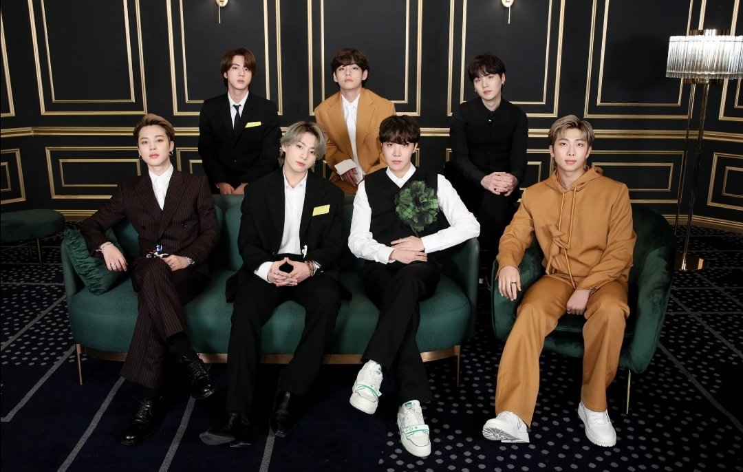 blooblooing's tweet photo. THANK YOU BTS, you're so amazing,selalu happy ya,jangan di pikirin ,mungkin kita lebih cocok untuk Nerima pialanya langsung di panggung Grammy, jadi fighting guys 
I LOVE YOU 
#BTS_twt 
#BTSGrammy 
WE LOVE YOU https://t.co/InIoOmDyKu