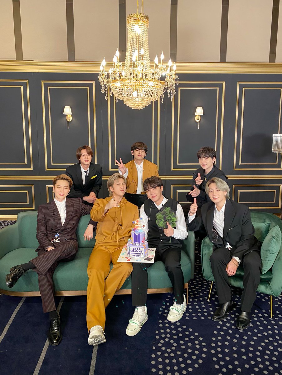 chsbin__'s tweet photo. Aku ga bakal lupa hari ini... tentang apa yg terjadi dengan kita semua,kalian sudah berjuang cukup keras, thank you BTS , WE LOVE YOU #BTSOurGreatestPrize #LightItUpBTS #BTSGrammy https://t.co/dRqmw452oz