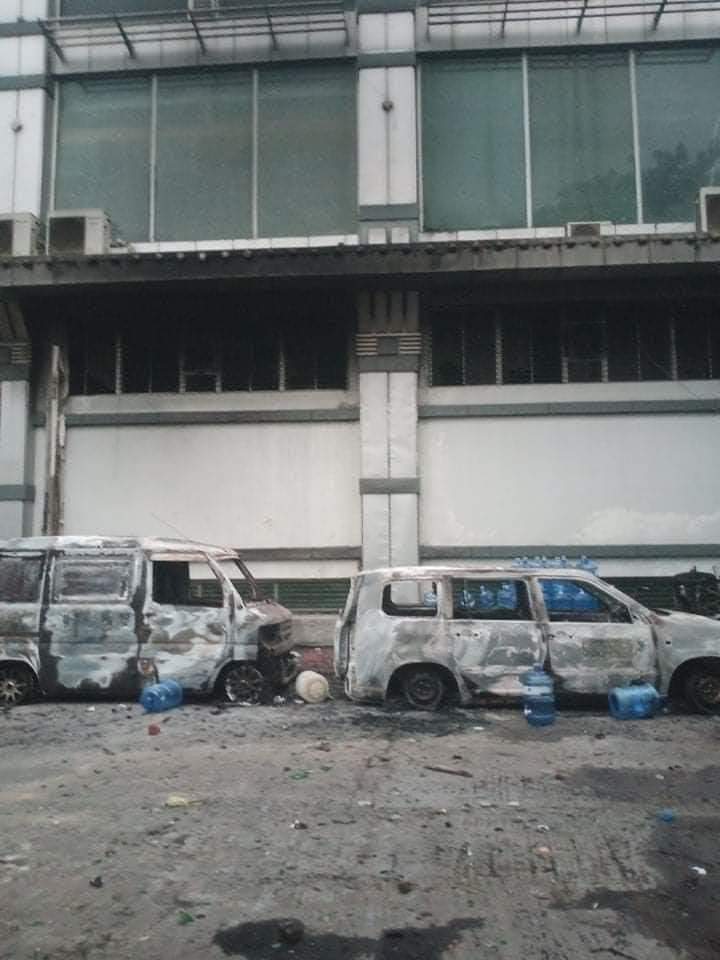 2021Pyaegyi's tweet photo. Two burnt cars were spotted this morning in front of AKK shopping mall in Thingangyun. Terrorists burning civilians' properties. These are the scenes we’d see in movies but this is a reality happening right now inMyanmar
#WhatsHappeningInMyanmar #Mar15Coup
#MilitaryCoupInMyanmar https://t.co/JSL2yEIDPC