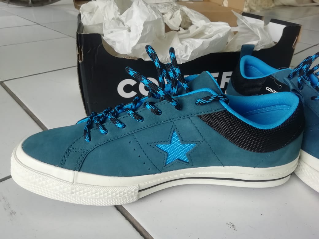 dsafta's tweet photo. Kak ots @midiahn retweet please..

DiJual..
Sepatu converse one star OX
Warna blue fir/black
UK 9.5
Upper 81% kulit
Masih mulus, hanya dicobain didalam rumah aja. 
Harga Rp. 550 rb sajoo

Nuhun kak Ots. https://t.co/jXOgJopdhG