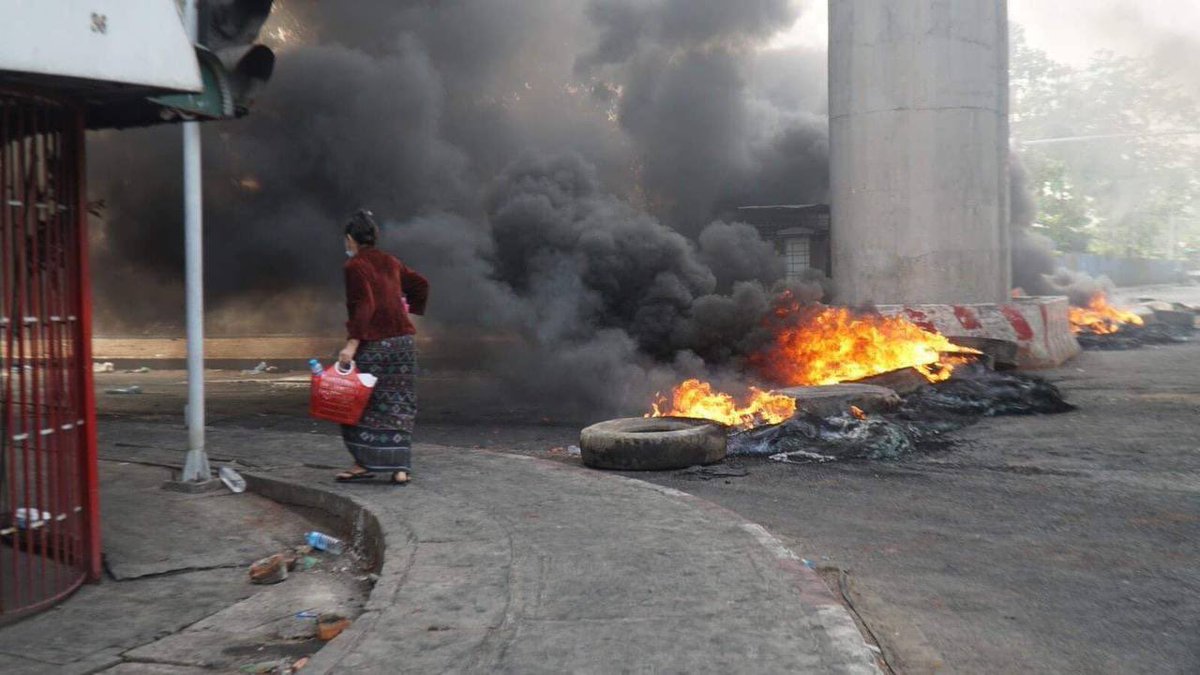 AliceYupar's tweet photo. #Yangon, the capital city of Myanmar has now turned into a battlefield. Junta’s military terrorists set civilians' properties on fire and massacre their lives. Reportedly more than #100ppl were #slaughtered yesterday.

BLOODTHIRSTY JUNTA
#WhatsHappeningInMyanmar  #Mar15Coup https://t.co/osX7McHwtp