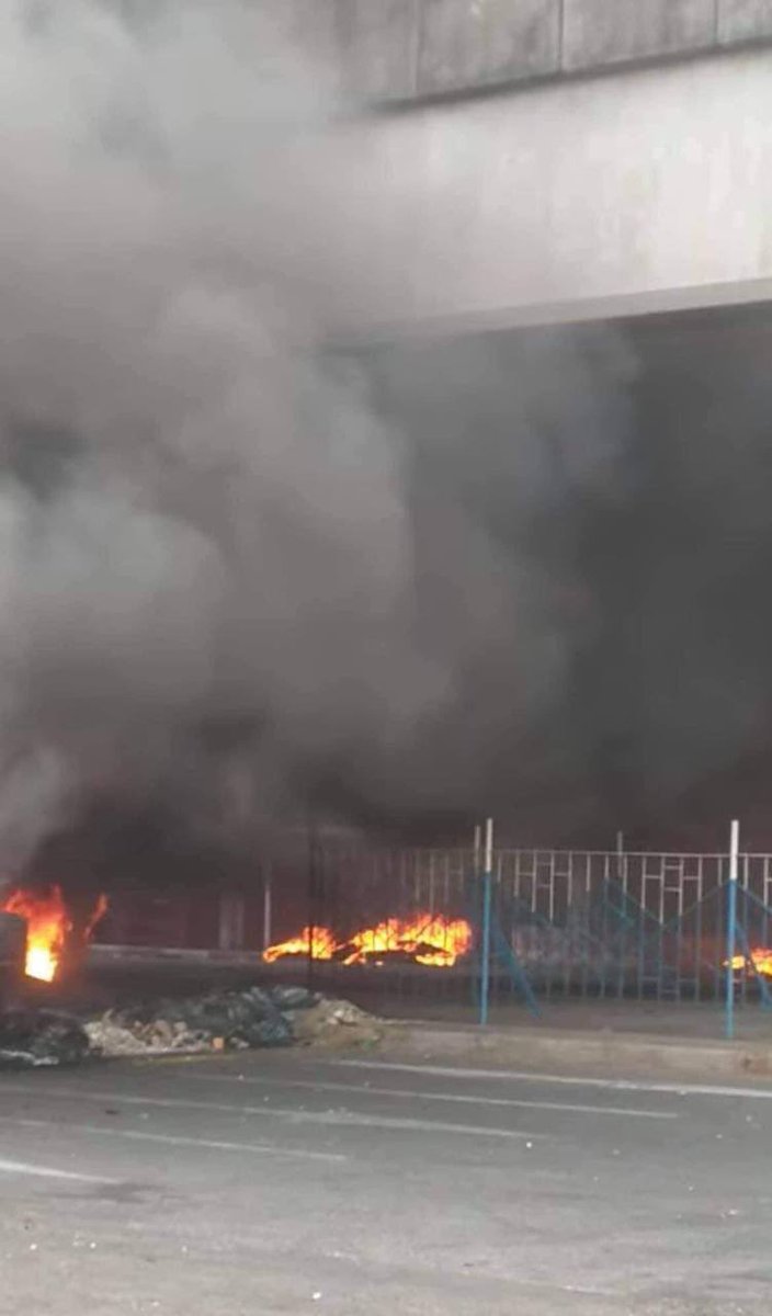 AliceYupar's tweet photo. #Yangon, the capital city of Myanmar has now turned into a battlefield. Junta’s military terrorists set civilians' properties on fire and massacre their lives. Reportedly more than #100ppl were #slaughtered yesterday.

BLOODTHIRSTY JUNTA
#WhatsHappeningInMyanmar  #Mar15Coup https://t.co/osX7McHwtp