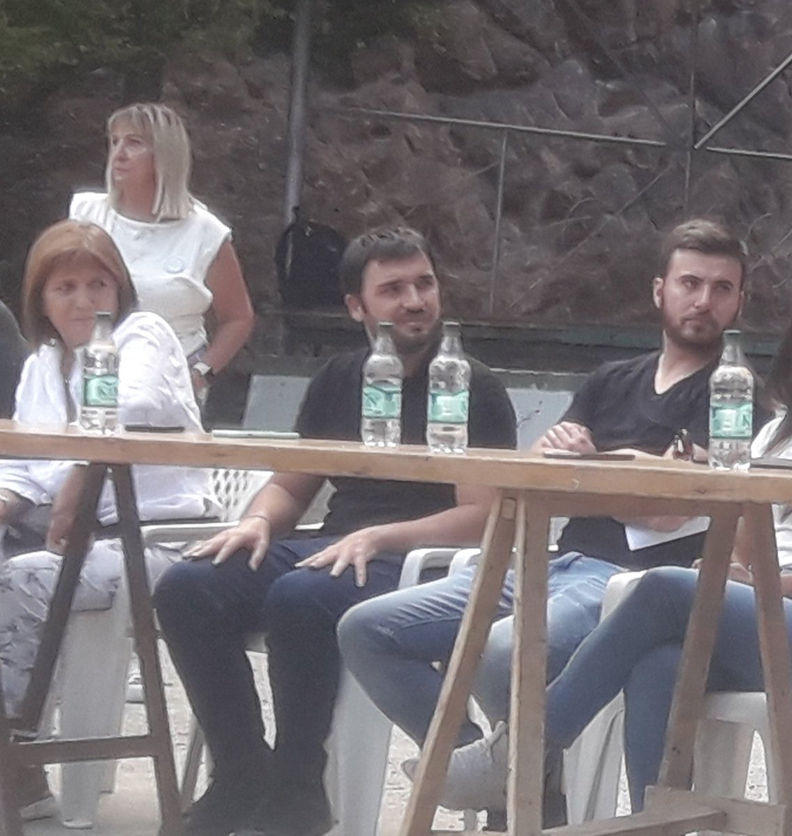 Gracias <a href="/RaulDeDomingo/">Raúl De Domingo</a> por la invitación y recepción. Te felicito por la organización.<a href="/DSanzTW/">Diego H. Sanz</a> <a href="/NachoTorresCH/">Nacho Torres</a> @AnaClRomero <a href="/PatoBullrich/">Patricia Bullrich</a>