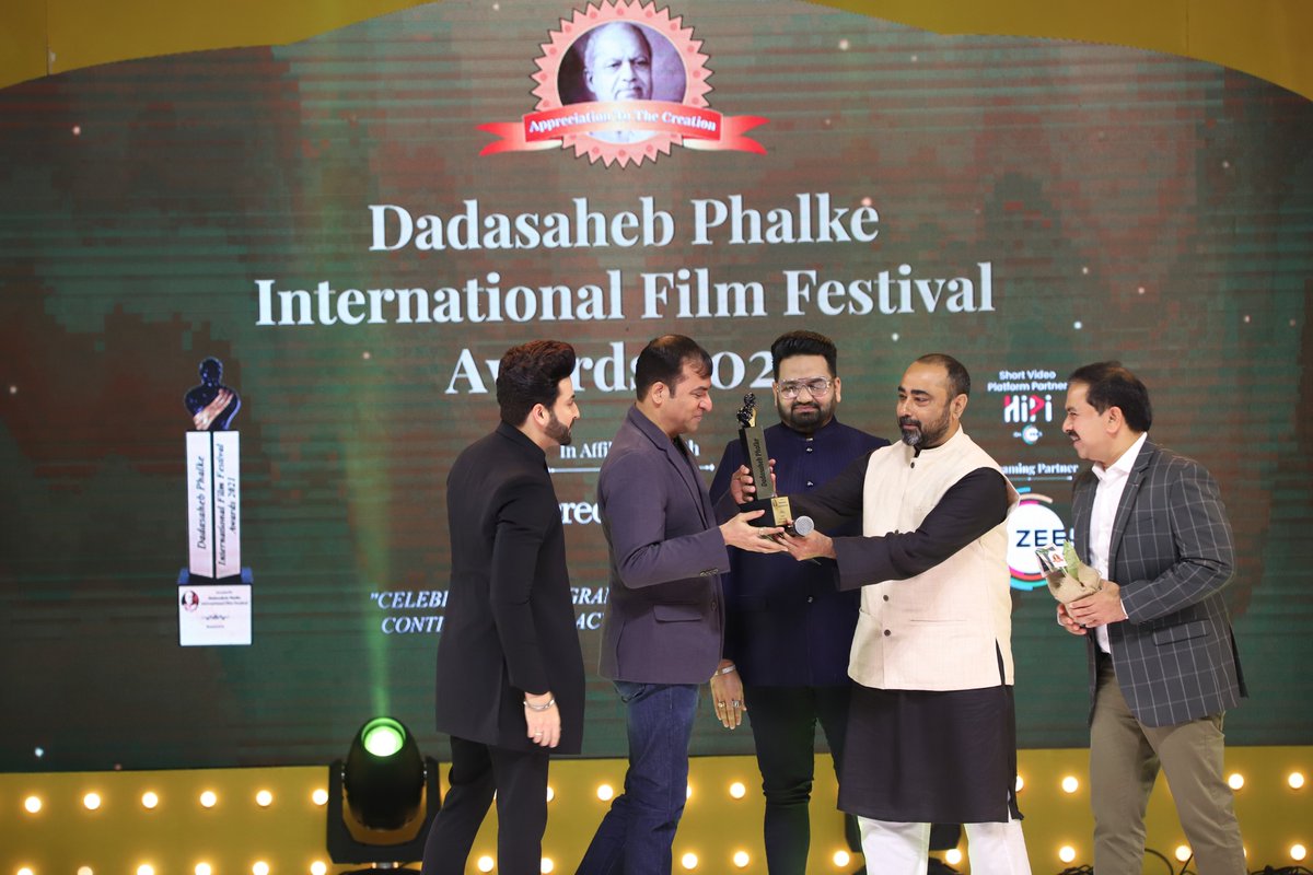 Dpiff_official's tweet photo. Congratulations to Kundali Bhagya for winning the "Best Television Series of The Year" award at Dadasaheb Phalke International Film Festival Awards 2021.

#dpiff #dpiff2021 #dpiffawards #dpiffdiaries #dpiffglimpse #dpifflegacy  #dpiff_official #dpifftalks https://t.co/VJGIHCuDt3