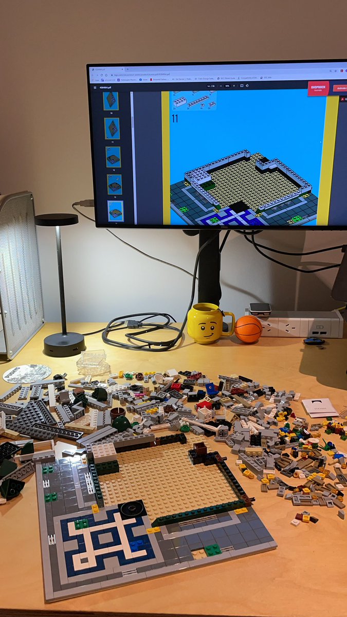 chrisfullalove's tweet image. It’s a LEGO building kind of night 😀@catedempsey , @dr_imogen #LEGO #modulars