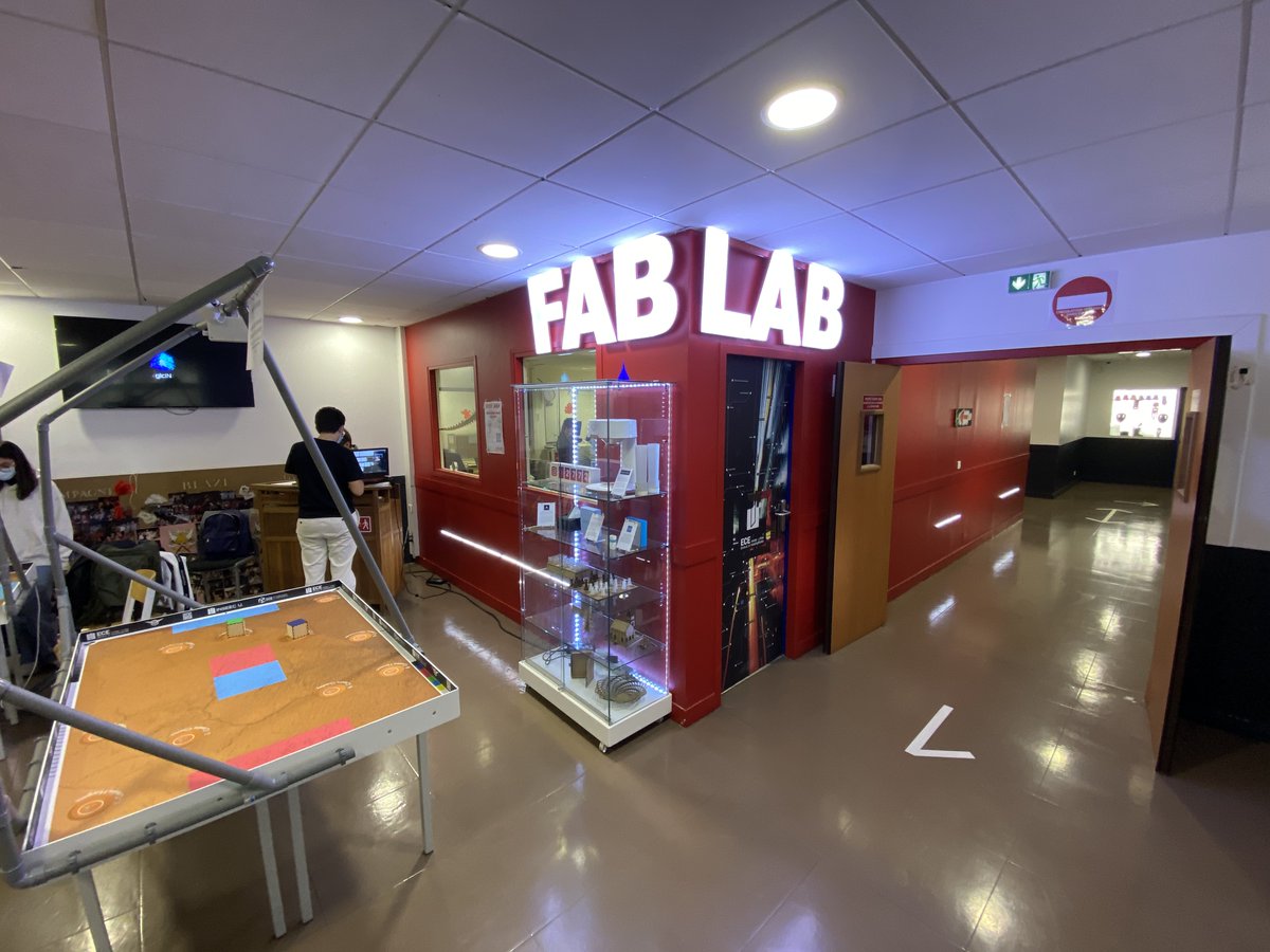 ECEingenieurs's tweet photo. Le #Fablab parisien de l'ECE fête ses 5 ans !

A cette occasion, cet espace #collaboratif destiné au #prototypage et la conception d’objets en tout genre accueille un nouvel #outil : la machine à graver laser #Speedy 360.

Cc @INSEEC_U / Cc @EceMakers 

#ecoledingenieurs https://t.co/6HAfJOtIFS