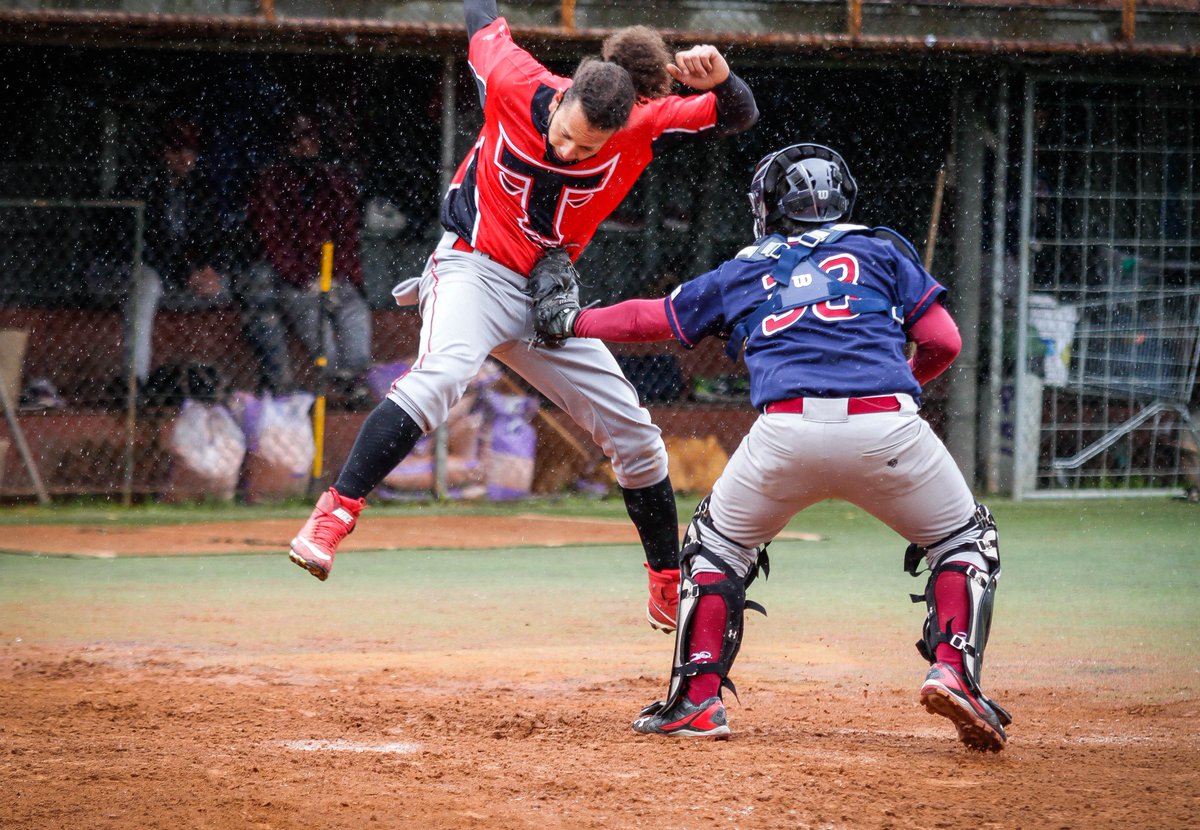 Ayer se celebró en las instalaciones del campo del Soto de Burlada, el primer amistoso de pretemporada BN-Toros, condiciones climáticas malas y algo de frio.
Lo importante para los dos equipos, avanzar en la preparación a la liga de DH.
Muchísimas gracias a  Ignacio Rubio