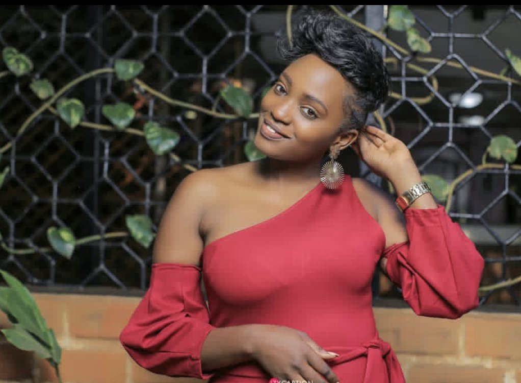 sparktvuganda's tweet photo. Catch up with Caroline Marcah on #ChezaDotCom for your favorite mixes every Monday to Friday at 1:00 pm.

We also wanna know, who is your Man Crush Monday today and why? 
#CHEZAdotCOM #MCM #chezamama StarTimes . Share your selfie Requests https://t.co/Y1VzC34lT5