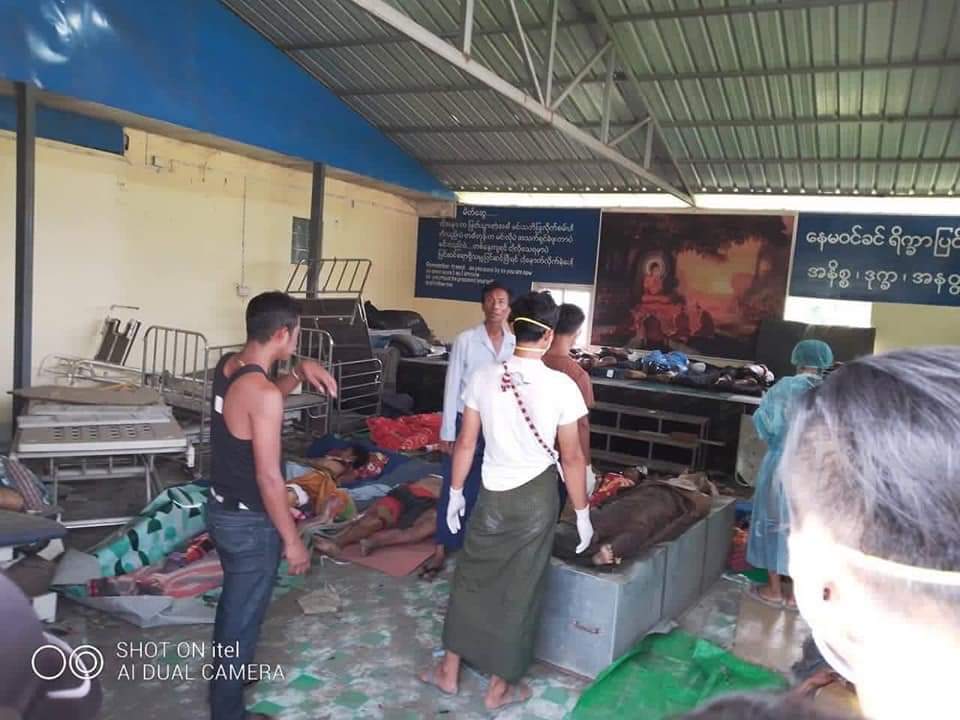 mayshooky's tweet photo. Tw // dead body 

Situations in HlaingTharYar is very tense now. Terrorists shooting continuously with machine guns,military trucks are nearly 50 cars.There're not even enough space for the dead bodies. 

BLOODTHIRSTY JUNTA

#WhatsHappeningInMyanmar
#Mar15Coup https://t.co/z8sxBrCkV3