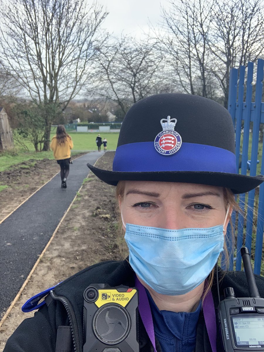 Straight out the station this morning for some school engagement <a href="/HTPSHalstead/">Holy Trinity Primary School Halstead</a> 
Spent time talking to the children, parents and staff....and the residents 🦆 🦆
Great to see the kids back at school!
#ProtectingAndServingEssex 
#StaySafeEssex