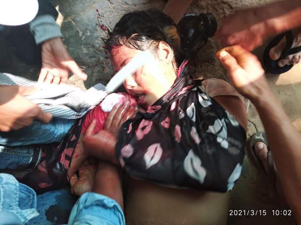 mayshooky's tweet photo. In Myingyan, Mandalay Region Myanmar Military terrorists cracked down the strike.Currently 2 were dead with headshot and several got injured.
tw // blood // gunshots// death

BLOODTHIRSTY JUNTA
#WhatsHappeningInMyanmar
#Mar15Coup https://t.co/xytNwB5ekw