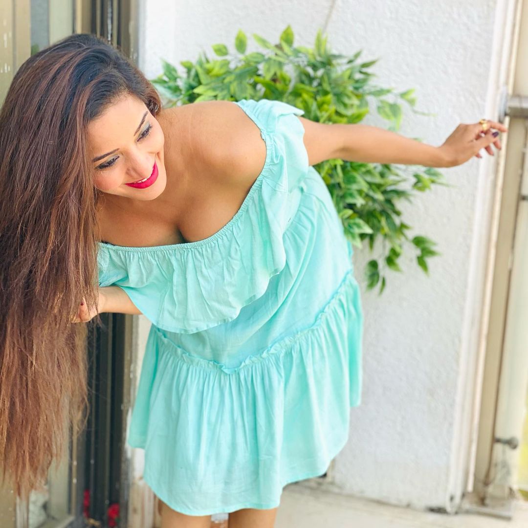 AsliMonalisa's tweet photo. Hellooo Friendsss.... ❤️❤️❤️ #monday #mood #happy #poserforlife #photooftheday #love https://t.co/N5K6k4OifR