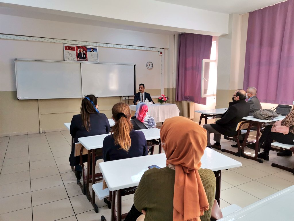 📌İlçe Milli Eğitim Müdürümüz Sayın Alper Asım Özer <a href="/OrtaokuluRami/">Eyüpsultan Rami Ortaokulu</a> müdürüne Okulum Temiz Belgesi'ni taktim ederek, öğretmenlerimizle bir araya gelip sohpet etti.📝

<a href="/tcmeb/">Millî Eğitim Bakanlığı</a> <a href="/ziyaselcuk/">Ziya Selçuk</a> <a href="/memleventyazici/">Levent Yazıcı</a> <a href="/alperasimozer/">Alper Asım Özer</a> <a href="/istanbulilmem/">İstanbul İl Millî Eğitim Müdürlüğü</a>