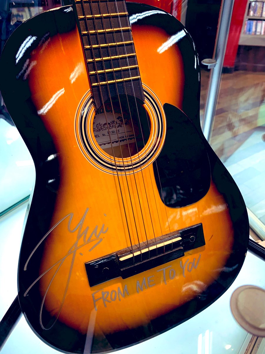 久しぶりに福岡に🚃 YUIのサイン入りギターを拝みにインドウさんへ行っ
