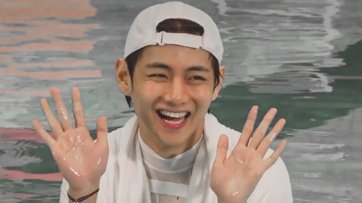 Muskan_309x's tweet photo. You are the cause of my euphoria 💜🤗
We love you KIM TAEHYUNG👏🏼 https://t.co/VLngnTMcNn