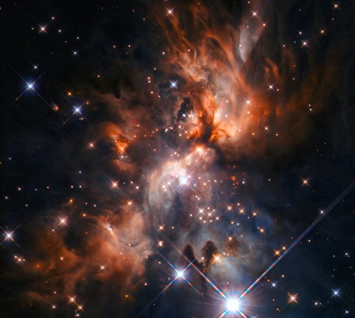 MarGomezH's tweet photo. Esta imagen tomada por el Telescopio Espacial Hubble es absolutamente hermosa! Lo que estáis viendo es una nebulosa a unos 4.900 años luz de distancia en la constelación de Géminis. Se llama AFGL 5180 (vía ESA/Hubble &amp; NASA; J. C. Tan; R. Fedriani; Judy Schmidt) https://t.co/D8zinfDEEM