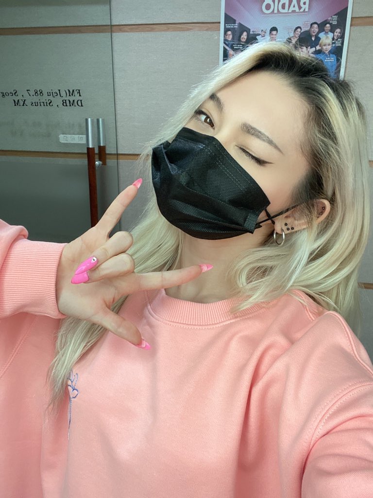 alexa_zbrasil's tweet photo. 📍| 12.03.21 Atualização de @musicaccess0304 :
• #MUSICACCESS
#FRIDAY
#2ALEX com #AleXa 🧝🏻♀️💗
Alexa apareceu 💓💛💓💛
Começa às 3 horas depois de um tempo. 🤗
O tópico de hoje é <Dream>
➫ V LIVE, app de rádio Arirang
➫ Youtube (rádio Arirang no ar) https://t.co/Feu19LUKxh