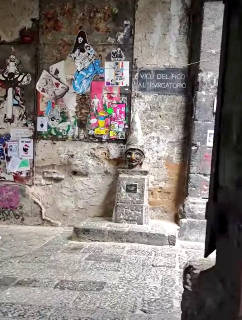 UnaCertaCarmen's tweet photo. Buongiorno miei cari!
#Napoli centro storico https://t.co/UfOUykGW01
