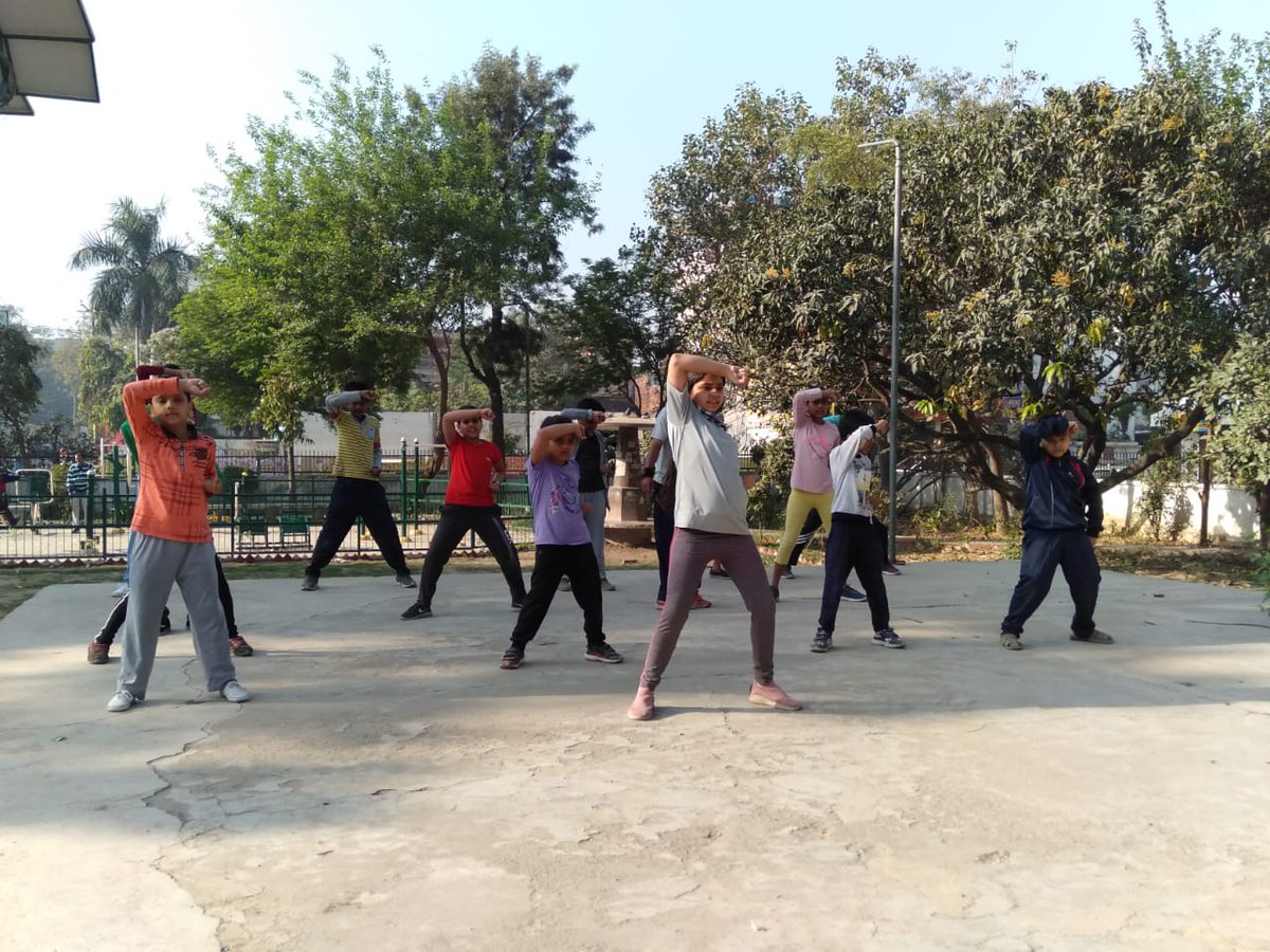 BareillyOne's tweet photo. #MissionShakti
#BBBP
#EVAWC
मिशनशक्ति के अन्तर्गत महाराजा अग्रसेन पार्क बरेली में बालिकाओं को आत्मनिर्भर बनाने हेतु आत्मरक्षा के गुण सिखाये गये।
@MinistryWCD @UPGovt @bjpswatisingh @UPMahilaKalyan @raimk @CommissionerBa1 @dmbareilly @CdoBareilly @diobareilly @dpobly https://t.co/jGhiZaxpKk