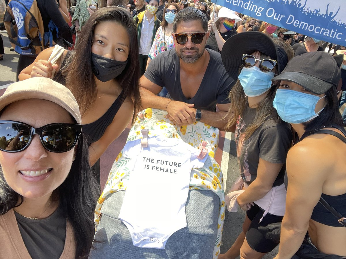 MichelleShimmy's tweet photo. At the march today! #thefutureisfemale #March4Justice #sydney https://t.co/jDuBWQcgxm