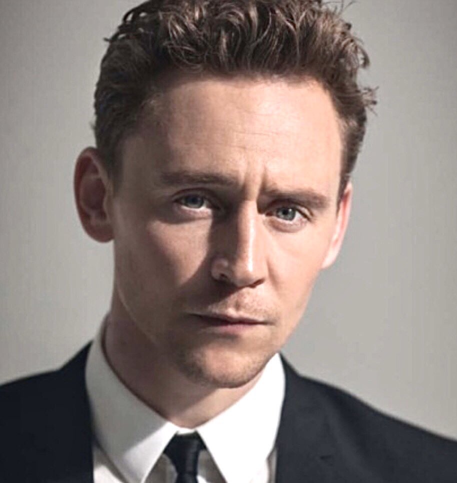alexcvick's tweet photo. @HiddlesAn @Dianthe018 @binestom Wishing everyone a good start to the week! ☀️✨💕 https://t.co/MlKQGbQomE