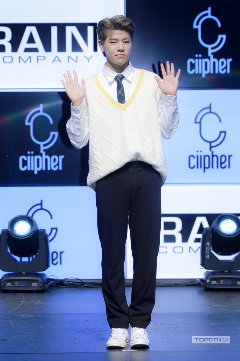 ciipher_15's tweet image. Proud of my YGTB boys🥺❤️ Fighting!✨

@RAIN_Ciipher  #Ciipher #CIIPHER_DEBUT