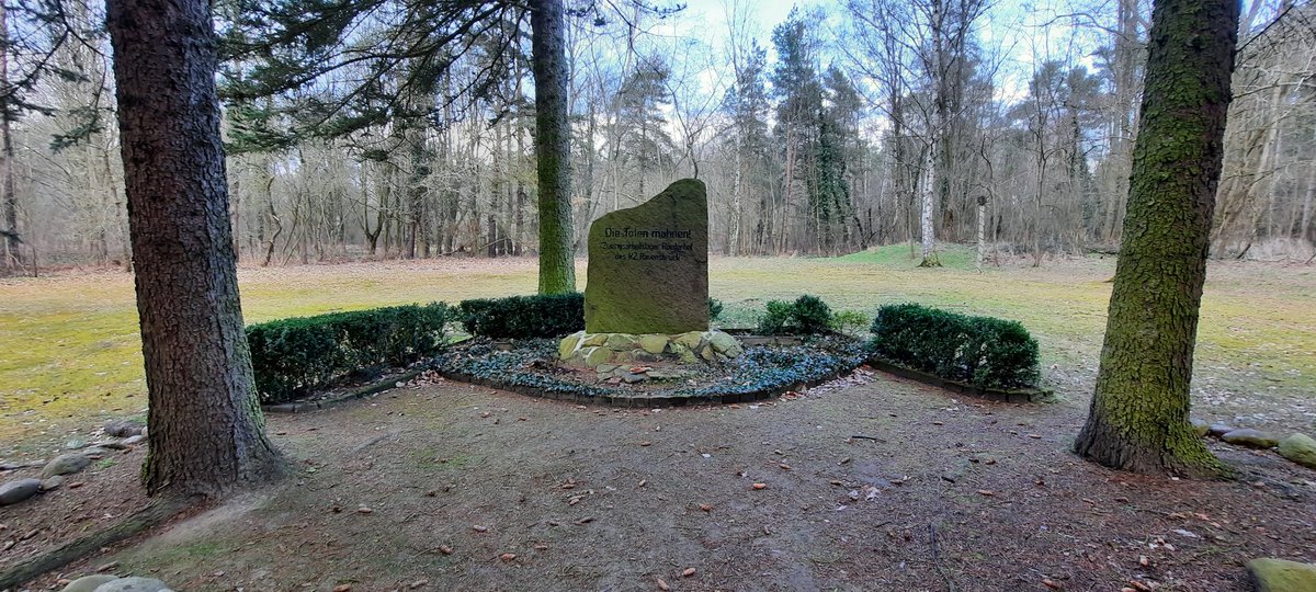 lumpi_pdm's tweet photo. Dieser #Erinnerungsort ist vom Außenlager Belzig. Ein Außenlager welches von August 1944 bis April 1945 bestand. Es gehörte zum Lagerkomplex des KZ Ravensbrück.
Der Verein für deutsche Schäferhunde, befindet sich auf dem ehemaligen KZ-Gelände.
#Erinnerungskultur #Brandenburg https://t.co/LvZtTEXrF4