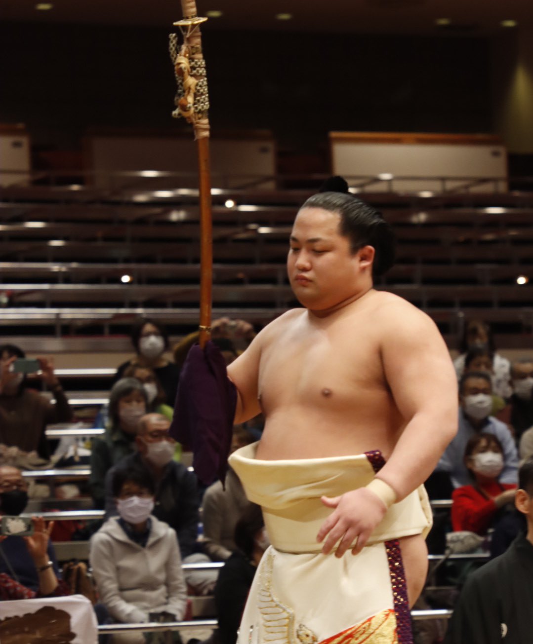 日本相撲協会公式 二日目の様子 今場所 横綱土俵入りで太刀持ちを務めている翠富士 Sumo 相撲 春場所 三月場所 東京 T Co Bhp4h4asih Twitter