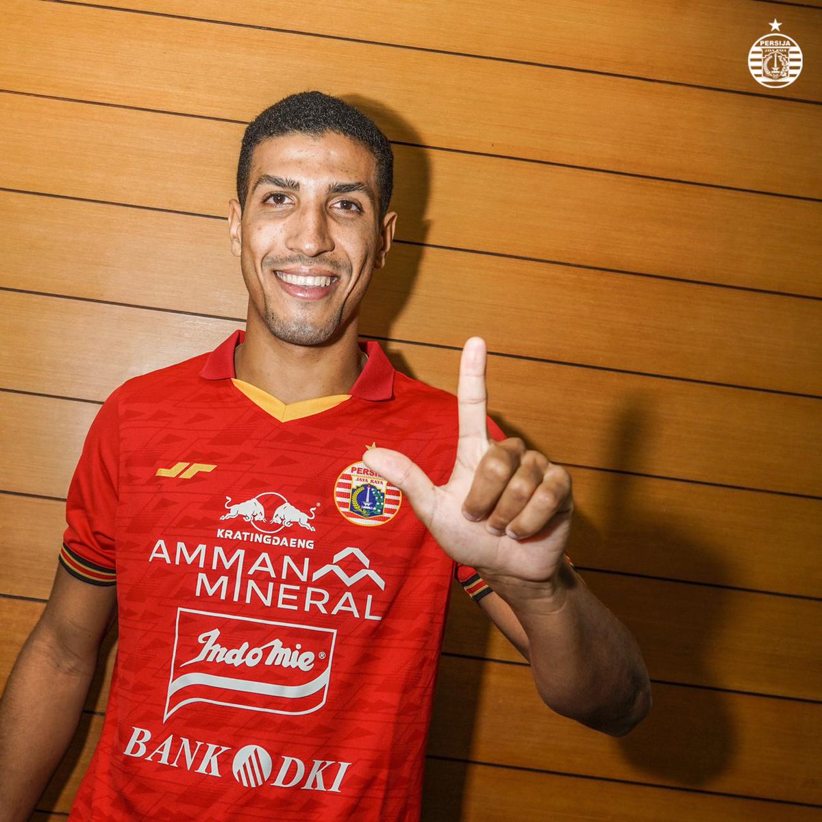 Persija_Jkt's tweet photo. #WelcomeYann 🏗🏰

#BelieveIn12 #PersijaJakarta https://t.co/mWxBrBzXaH