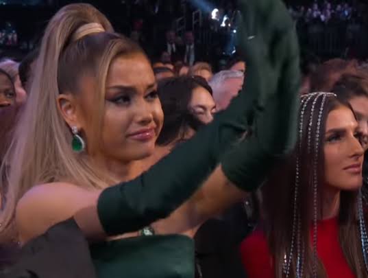 TeamArianaTH's tweet photo. Ariana Grande กับอาถรรพ์ #GRAMMYs 
ปี 2019 เข้าชิง ไม่มางาน : ได้รางวัล
ปี 2020 เข้าชิง มางาน ขึ้นโชว์ : ไม่ได้รางวัล
ปี 2021 เข้าชิง ไม่มางาน : ได้รางวัล 

ก็คือไม่ต้องมางานถึงจะได้รางวัล😂 https://t.co/8kLB1A4hGc