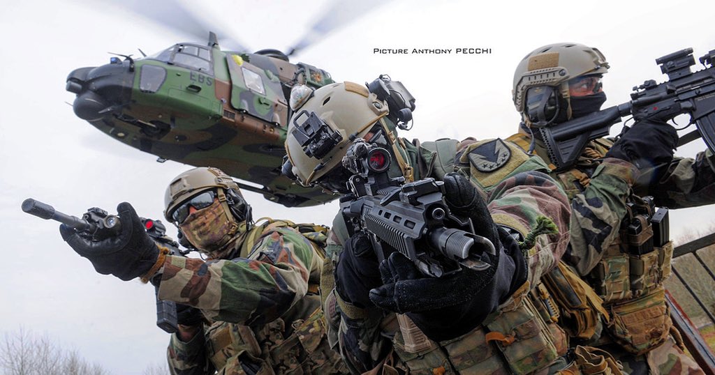 anthonypecchi's tweet photo. Quelle fierté d’avoir pu travailler avec les femmes et les hommes de l’@armeedeterre
Un grand merci pour votre confiance @CEMAT_FR @EtatMajorFR @COM_ALAT @Com4BAC @Armees_Gouv
#5eRHC #4eRHFS
👉 @RecrutemenTerre 👈
#article #workinprogress..
Pictures @anthonypecchi https://t.co/hsIH4Z3mBR