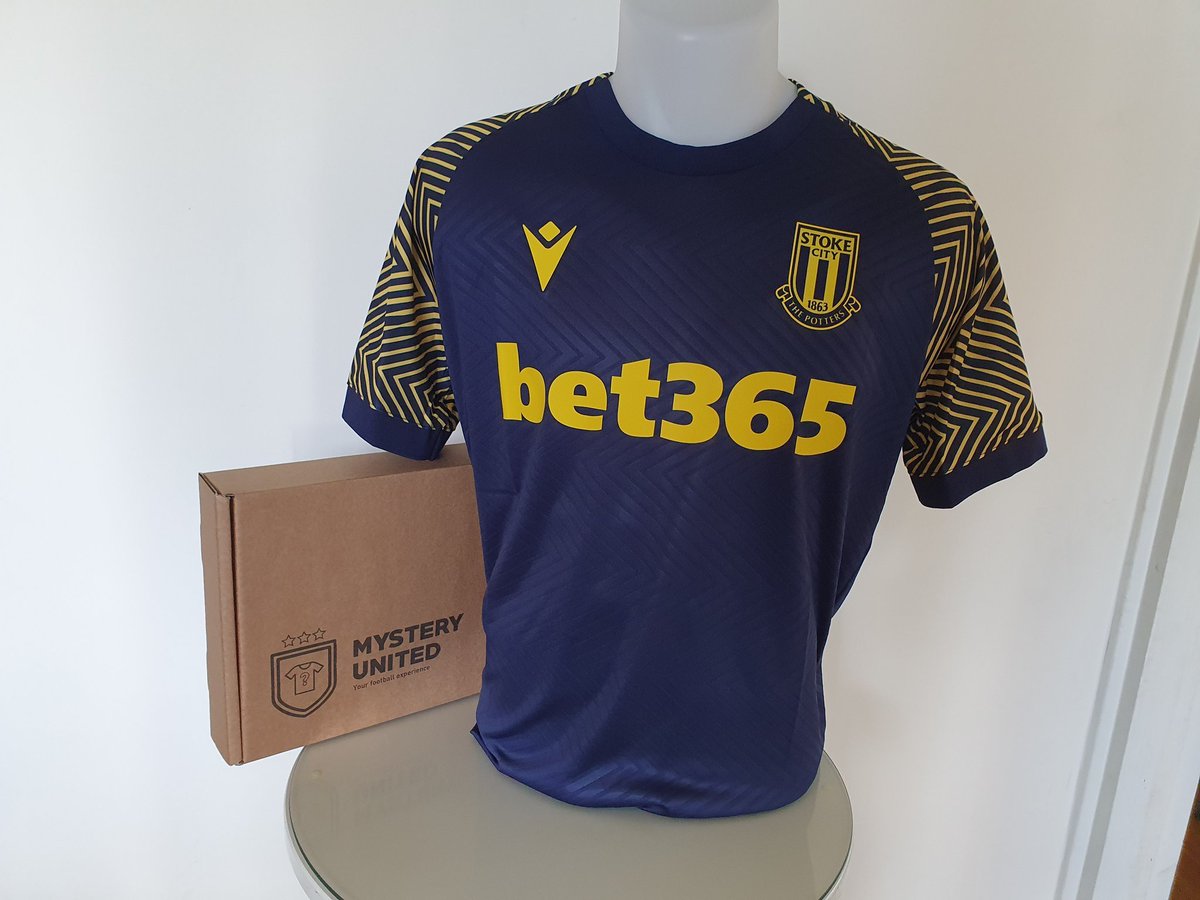 𝗥𝗧 𝗚𝗶𝘃𝗲 𝗔𝘄𝗮𝘆 🎁 Haalt deze tweet 3⃣0⃣0⃣ retweets in 24 uur? Dan geven wij gegarandeerd een mystery shirt weg! 💥

Retweeten en @MysteryUnitedNL volgen = meedoen! 🏆

Meteen bestellen? ➡️mysteryunited.nl
