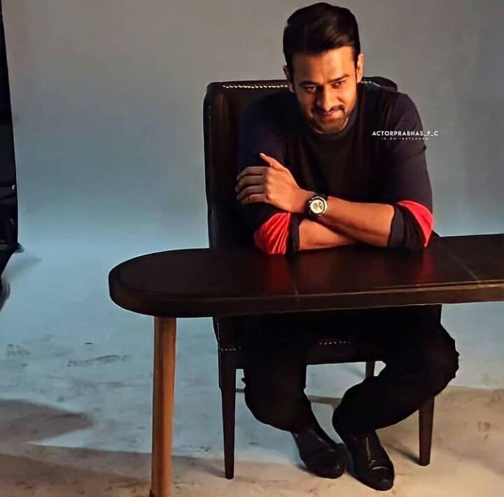 RebelingEmperor's tweet photo. Darling 💥😘😘 looks 🔥🔥

#Prabhas #RadheShyam https://t.co/ZkM4i6Ydij