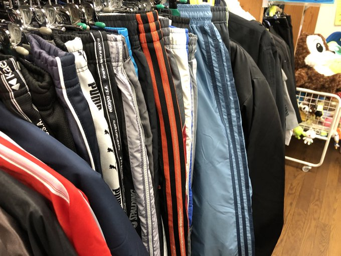 90年代ごろの
スポーツブランドのナイロン系は
まだまだ人気が落ちませんね