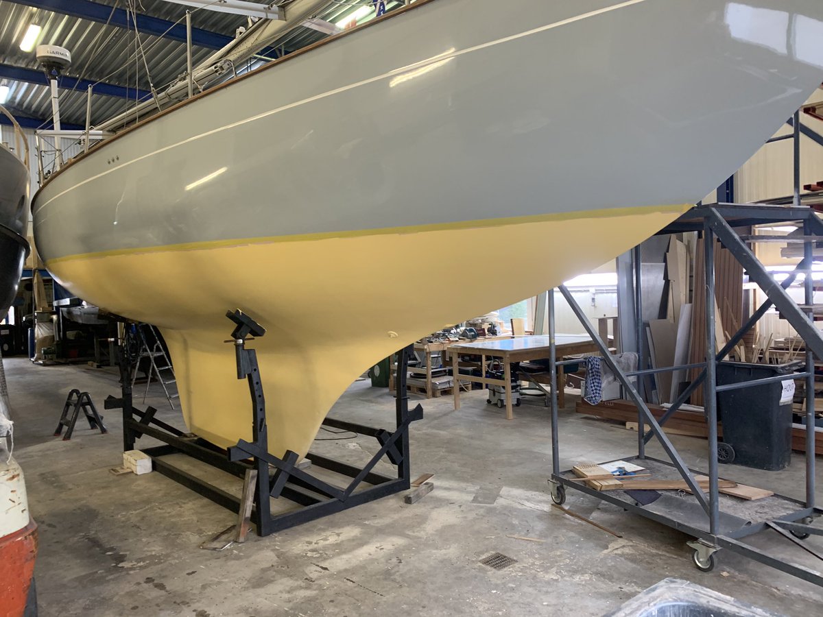 InfoJepma's tweet photo. Onderwaterschip voorzien van #Hempel Silic One Fouling release systeem. Dit kan op een goed hechtende traditionele antifouling worden aangebracht. Meer info https://t.co/QDKj1jCZz3 https://t.co/vuUplU5ets