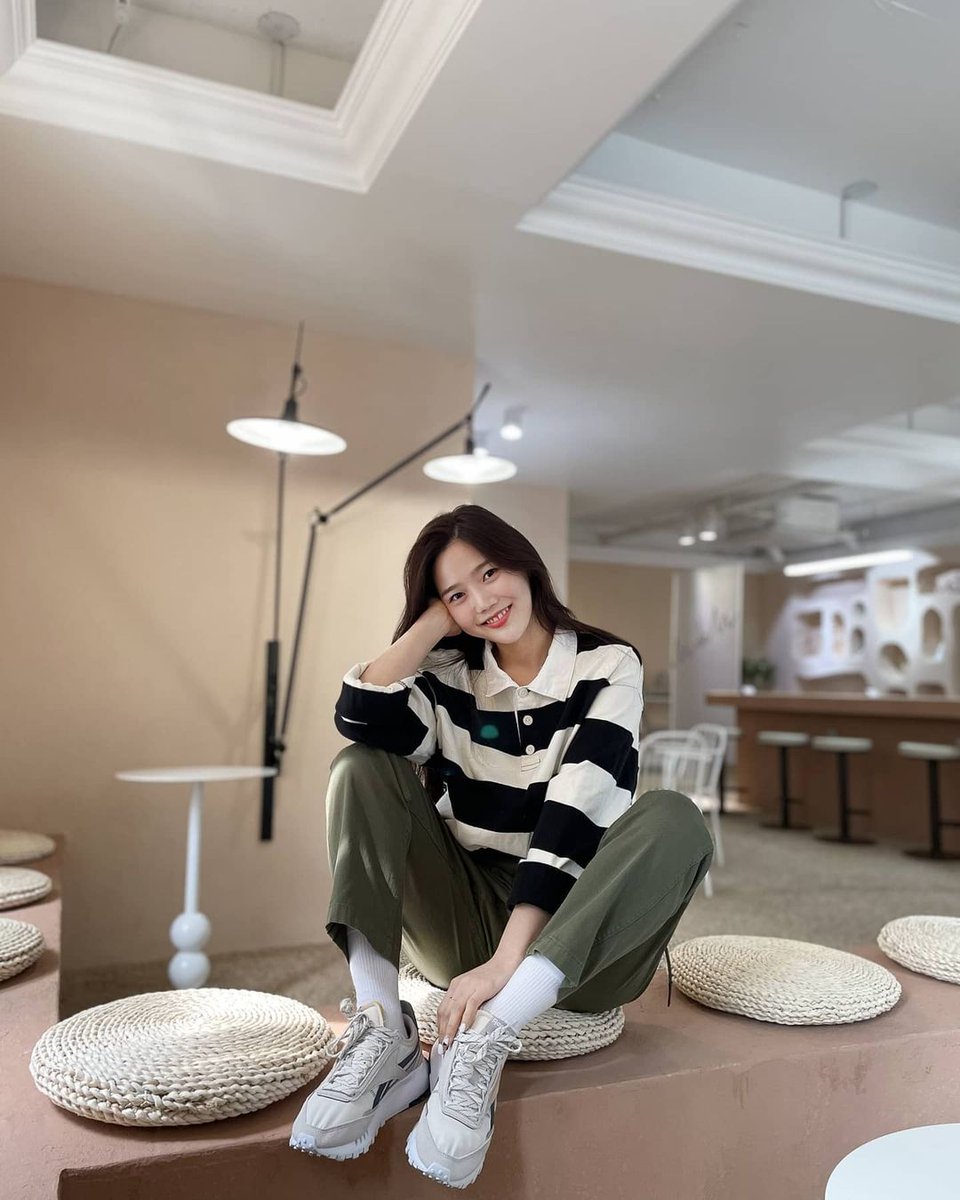 ohmygirl8th's tweet photo. ❨🍭❩ 210315 Candyz_hyojung Instagram Update

🦓

#โฆษณา @.reebokkorea 
#ClassicLeatherLegacy #리복 #reebok

https://t.co/6NF7pSZvKp

#OHMYGIRL #HYOJUNG #효정 #오마이걸 #Candyz_Hyojung https://t.co/stpbJkoY9j