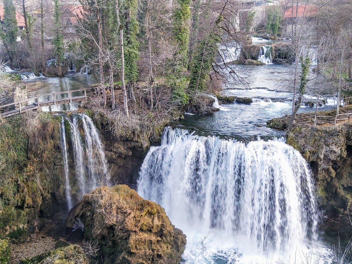Tuntematon Kroatia, osa 15. Outoa Kroatiassa: Rastoke, kylä vesiputousten päällä
<a href="/KroatianU/">Kroatian Uutiset</a> <a href="/Croatia_hr/">Croatia Full of life</a> <a href="/HFUdruga/">CRO-FIN association (HFU)</a> <a href="/visitcro/">Visit Croatia</a> <a href="/tz_slunj/">Slunj Rastoke</a> #kroatia #croatia #vesiputous #kylä #ykköstie 
facebook.com/10160111826198…