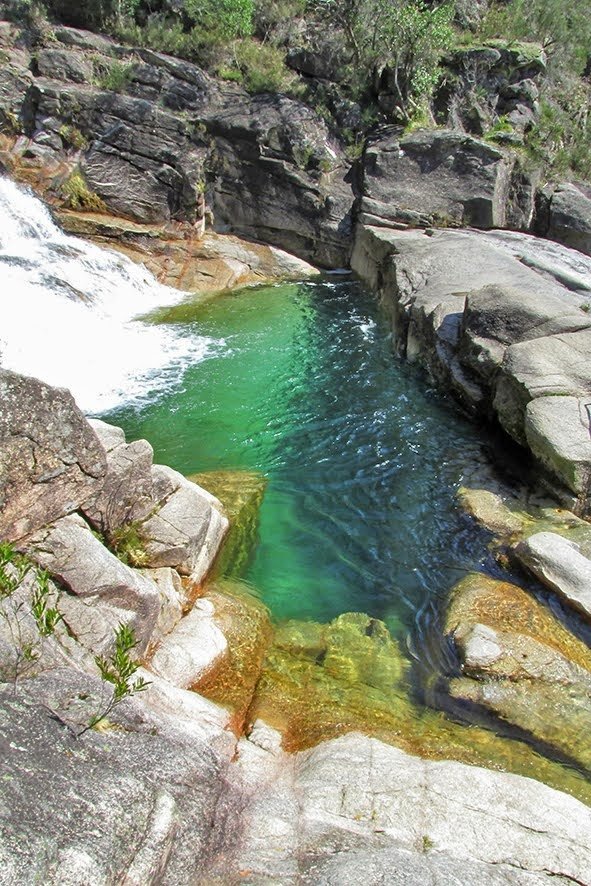 Portugalvideos's tweet photo. Parque Nacional da Peneda-Gerês,  estende-se dos planaltos da Mourela ao de Castro Laboreiro incluindo as serras da Peneda, Soajo, Amarela e Gerês. 
Veja mais em nosso vídeo:
https://t.co/v2STUSjvCa

#MaisPortugal #Portugal #ParqueNacionaldaPenedaGerês #Espigueiros https://t.co/tuiFXB1MgU