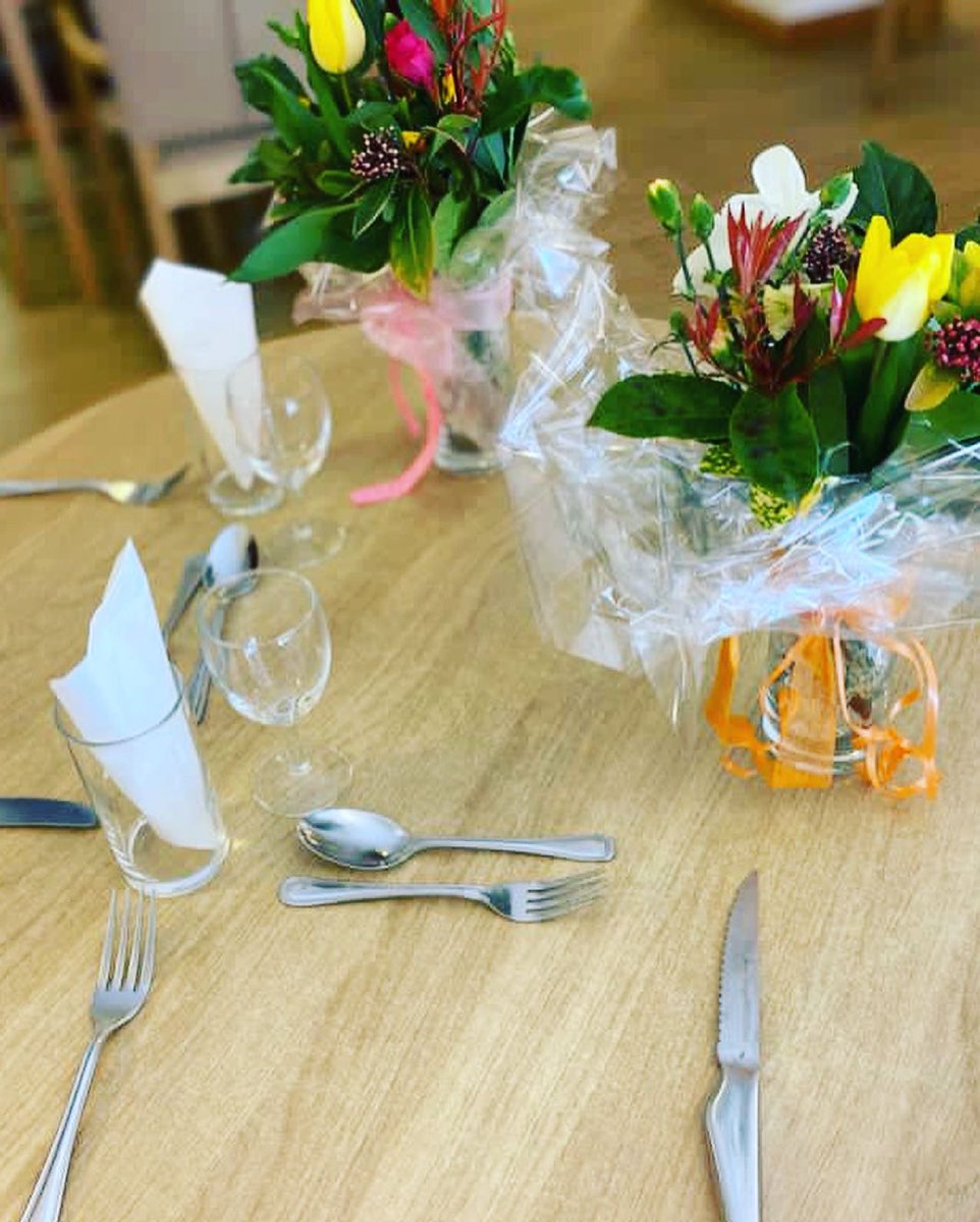wessex_society's tweet photo. Mothering Sunday at our Westbourne House 💐
A delicious roast with the most golden roast potatoes, homemade apple tart to follow and eggs florentine for tea later on ☺️
#homemade #delicious #cooksofinstagram #chefsofinstagram #motheringsunday #companionship #friendship https://t.co/gm9yLNvW1y