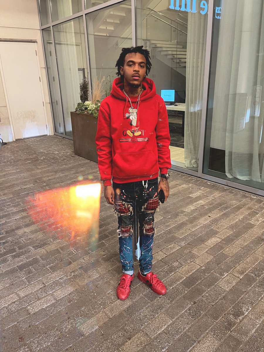 _tdrlorrobert's tweet image. Inna City Got Dem Bows Wit Me 🥦⚖️ So u Kno I Gotta Use the Waze App 🏎🚁 #imlorgrams💚  #BdayWeek☘️ GucciBlessed🇬🇲