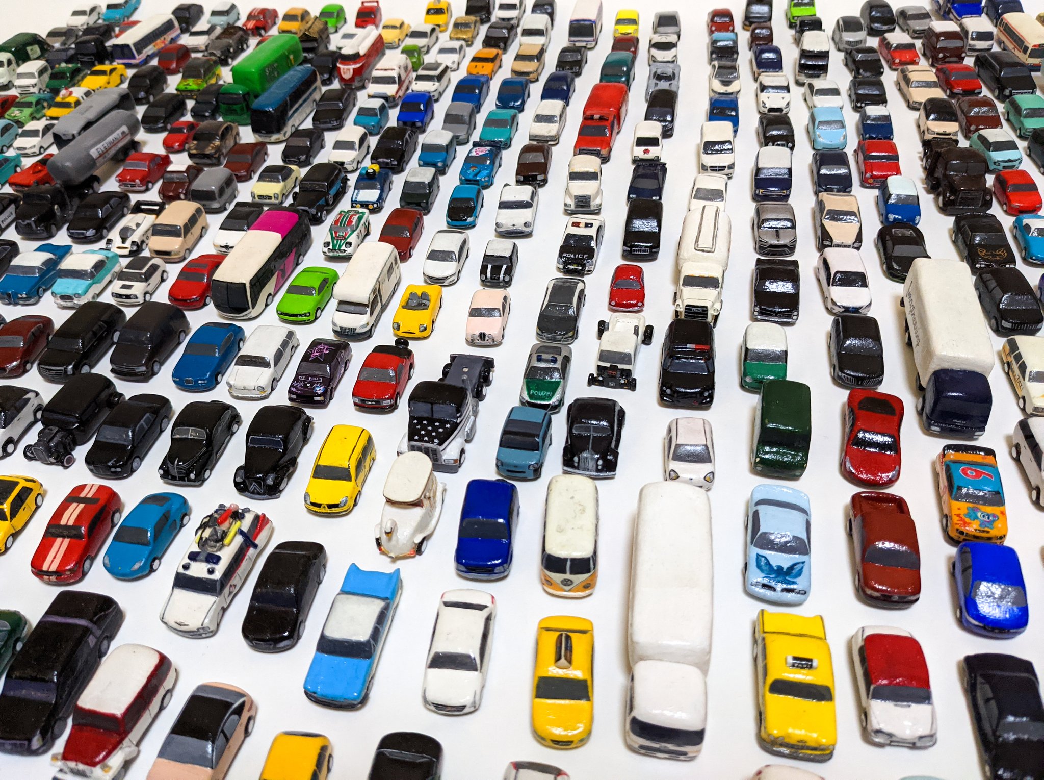 坂倉 改めて自己紹介 ５年ぐらい前から紙粘土でミニカーを作ってます ハンドメイドなので巷ではあまり商品化されないマニアックな車をミニカーにして楽しんでます ミニカー自慢大会 T Co 6ejg1m0e0e Twitter